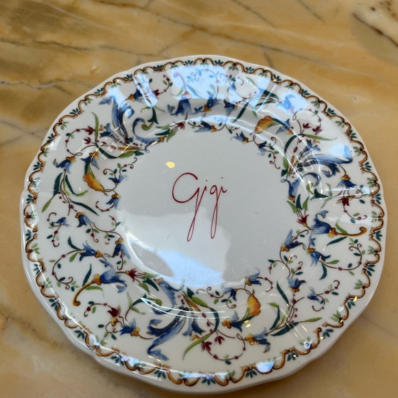 Meet your Posher, Vicky - Picture 2 of 2